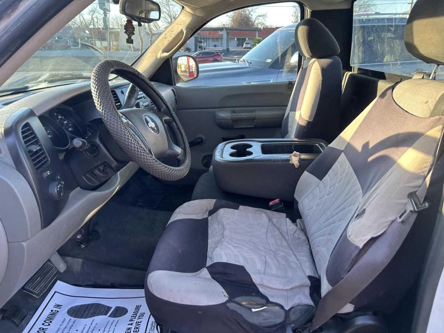 2008 White Chevrolet Silverado 1500 LT1 Long Box 2WD (1GCEC14X88Z) with an 4.3L V6 OHV 12V engine, 4-Speed Automatic Overdrive transmission, located at 1687 Business 35 S, New Braunfels, TX, 78130, (830) 625-7159, 29.655487, -98.051491 - Photo#8