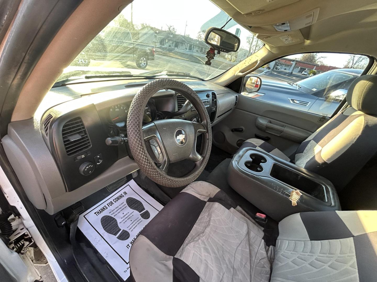 2008 White Chevrolet Silverado 1500 LT1 Long Box 2WD (1GCEC14X88Z) with an 4.3L V6 OHV 12V engine, 4-Speed Automatic Overdrive transmission, located at 1687 Business 35 S, New Braunfels, TX, 78130, (830) 625-7159, 29.655487, -98.051491 - Photo#9