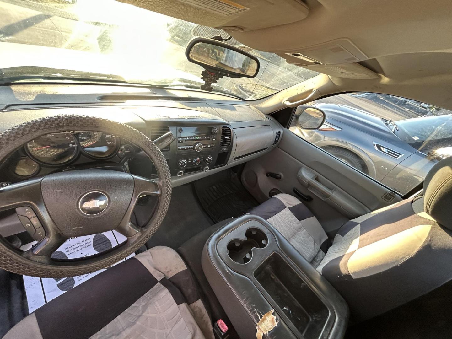 2008 White Chevrolet Silverado 1500 LT1 Long Box 2WD (1GCEC14X88Z) with an 4.3L V6 OHV 12V engine, 4-Speed Automatic Overdrive transmission, located at 1687 Business 35 S, New Braunfels, TX, 78130, (830) 625-7159, 29.655487, -98.051491 - Photo#10