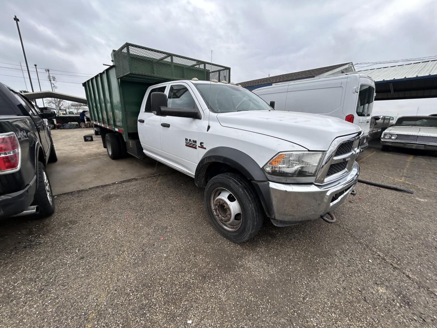 2015 White RAM 5500 Crew Cab LWB 4WD DRW (3C7WRNFL0FG) with an 6.7L L6 OHV 24V TURBO DIESEL engine, located at 1687 Business 35 S, New Braunfels, TX, 78130, (830) 625-7159, 29.655487, -98.051491 - Photo#1