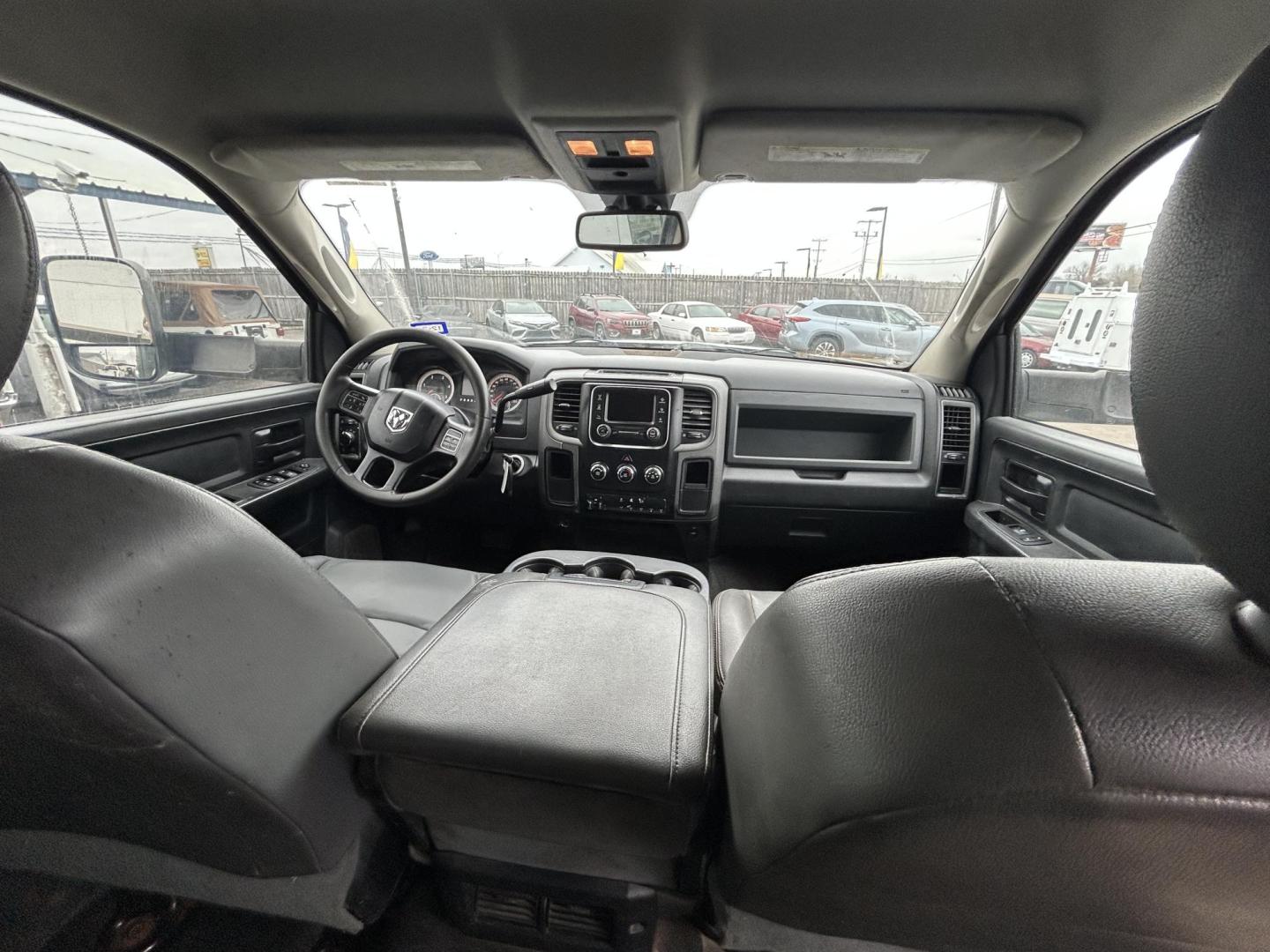 2015 White RAM 5500 Crew Cab LWB 4WD DRW (3C7WRNFL0FG) with an 6.7L L6 OHV 24V TURBO DIESEL engine, located at 1687 Business 35 S, New Braunfels, TX, 78130, (830) 625-7159, 29.655487, -98.051491 - Photo#5