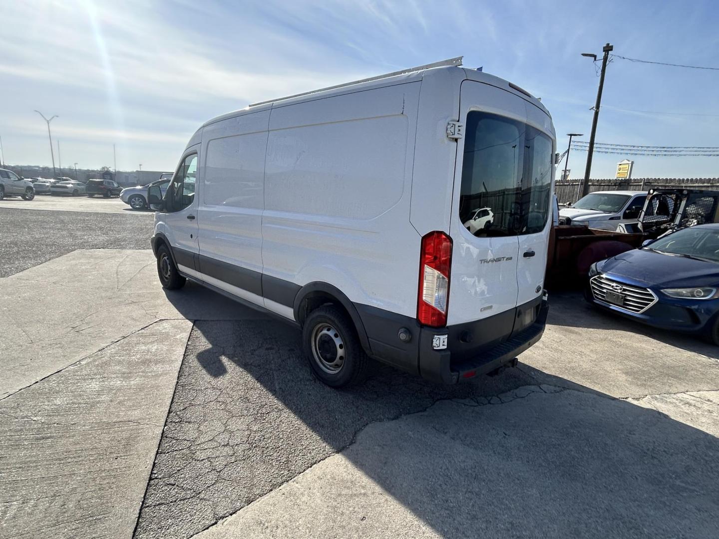 2016 White Ford Transit 250 Van Med. Roof w/Sliding Pass. 148-in. WB (1FTYR2CG0GK) with an 3.5L V6 DOHC 24V engine, 6A transmission, located at 1687 Business 35 S, New Braunfels, TX, 78130, (830) 625-7159, 29.655487, -98.051491 - Photo#7