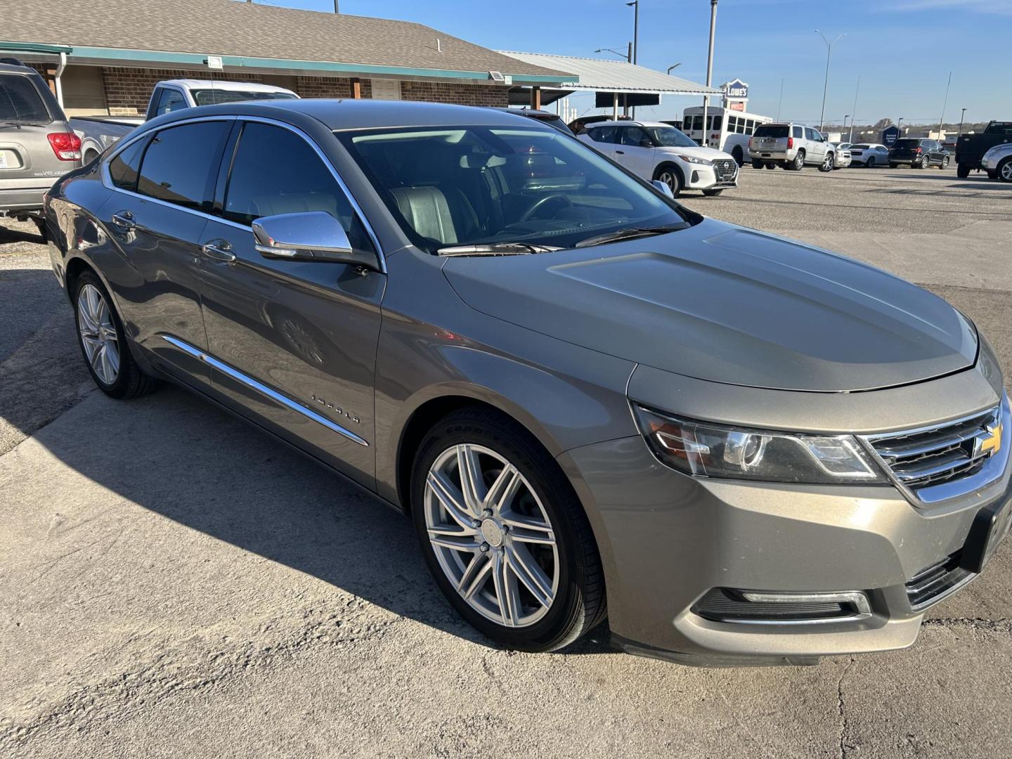 2019 White Chevrolet Impala Premier (2G1105S37K9) with an 3.6L V6 DOHC 24V engine, 6A transmission, located at 1687 Business 35 S, New Braunfels, TX, 78130, (830) 625-7159, 29.655487, -98.051491 - Photo#1