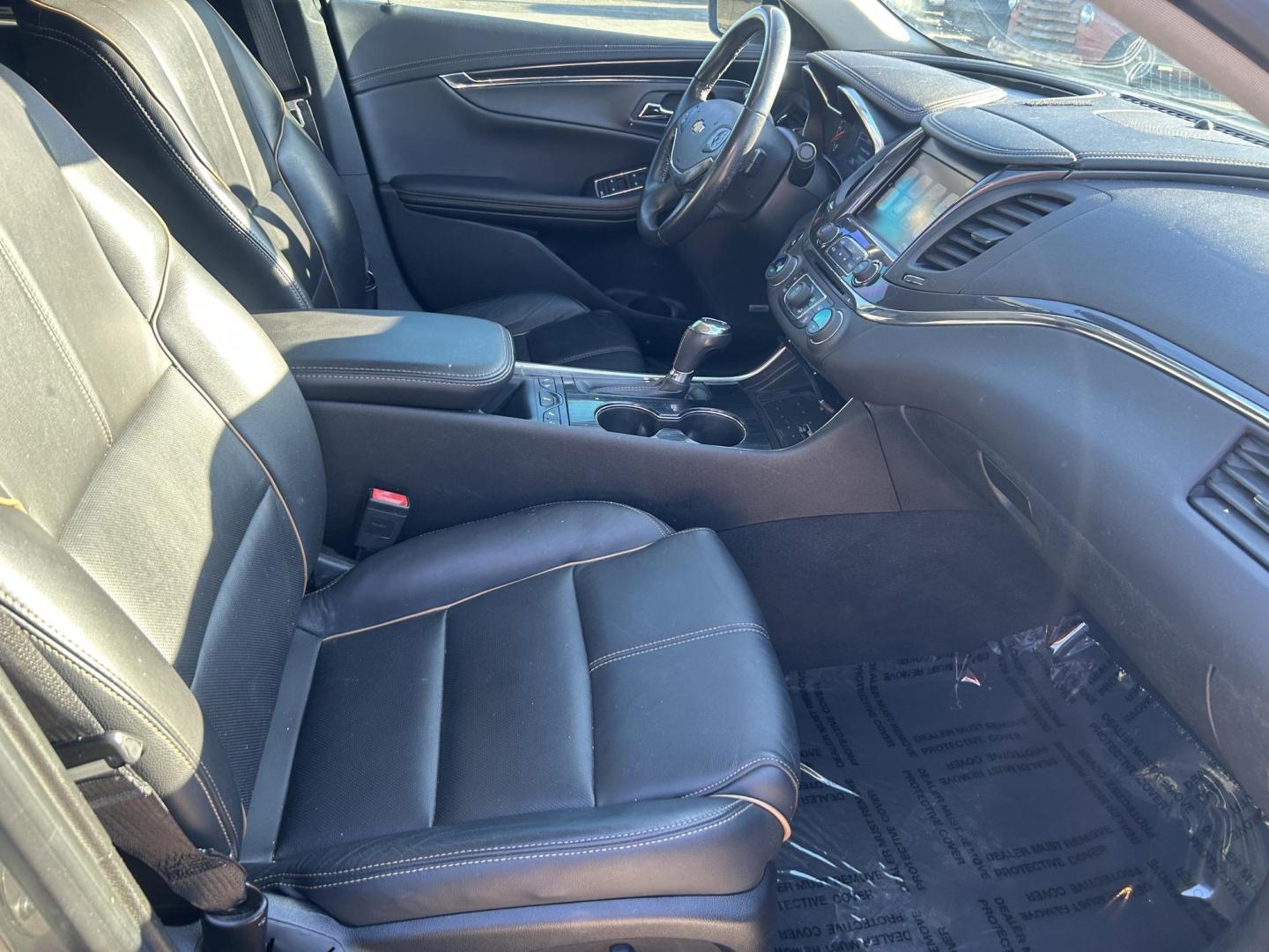 2019 White Chevrolet Impala Premier (2G1105S37K9) with an 3.6L V6 DOHC 24V engine, 6A transmission, located at 1687 Business 35 S, New Braunfels, TX, 78130, (830) 625-7159, 29.655487, -98.051491 - Photo#2