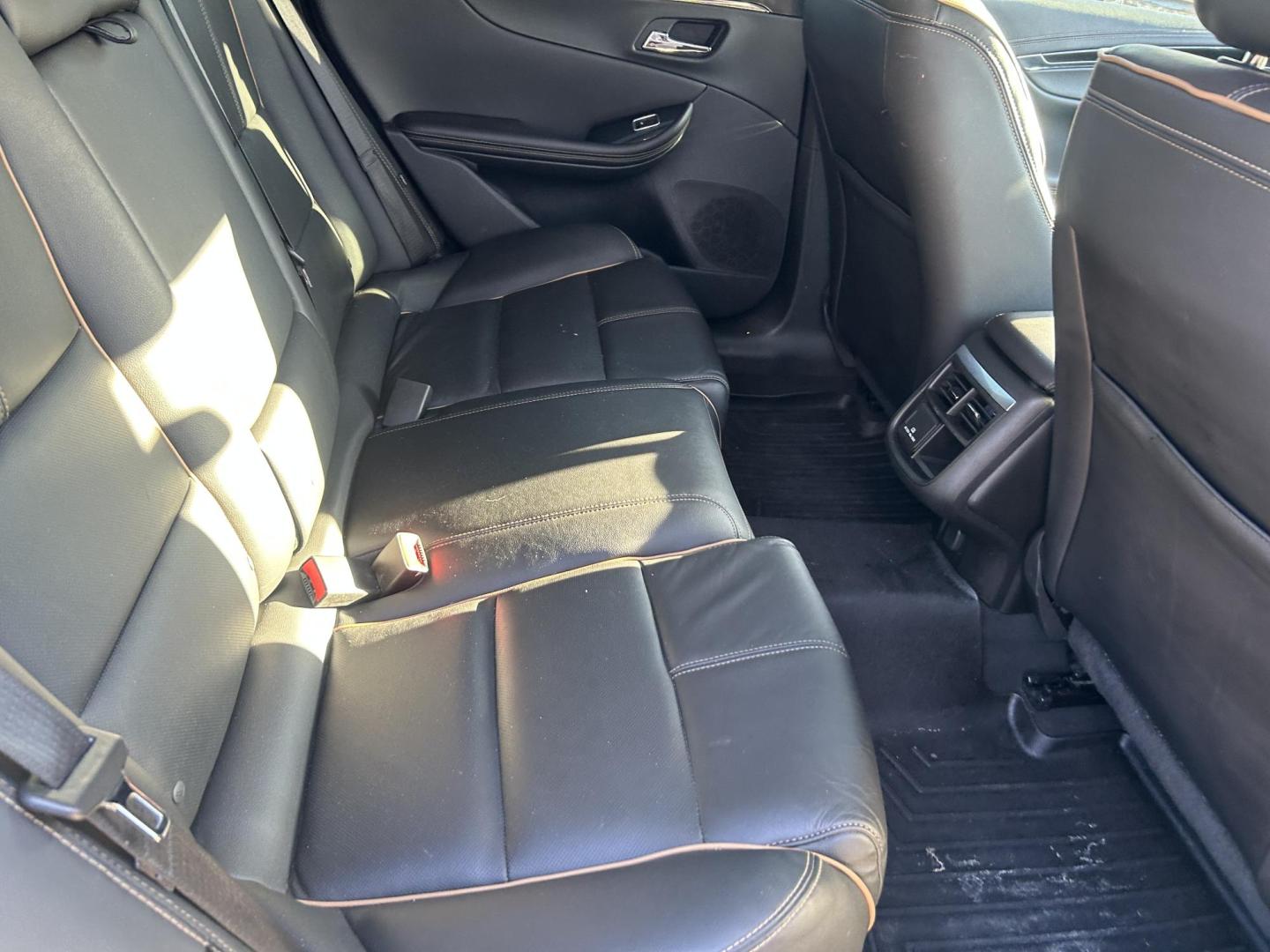 2019 White Chevrolet Impala Premier (2G1105S37K9) with an 3.6L V6 DOHC 24V engine, 6A transmission, located at 1687 Business 35 S, New Braunfels, TX, 78130, (830) 625-7159, 29.655487, -98.051491 - Photo#4