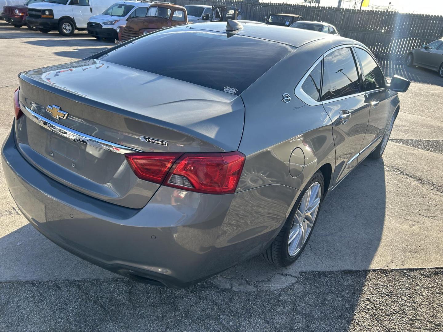 2019 White Chevrolet Impala Premier (2G1105S37K9) with an 3.6L V6 DOHC 24V engine, 6A transmission, located at 1687 Business 35 S, New Braunfels, TX, 78130, (830) 625-7159, 29.655487, -98.051491 - Photo#6