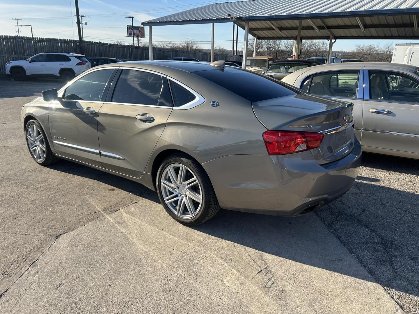 2019 White Chevrolet Impala Premier (2G1105S37K9) with an 3.6L V6 DOHC 24V engine, 6A transmission, located at 1687 Business 35 S, New Braunfels, TX, 78130, (830) 625-7159, 29.655487, -98.051491 - Photo#7