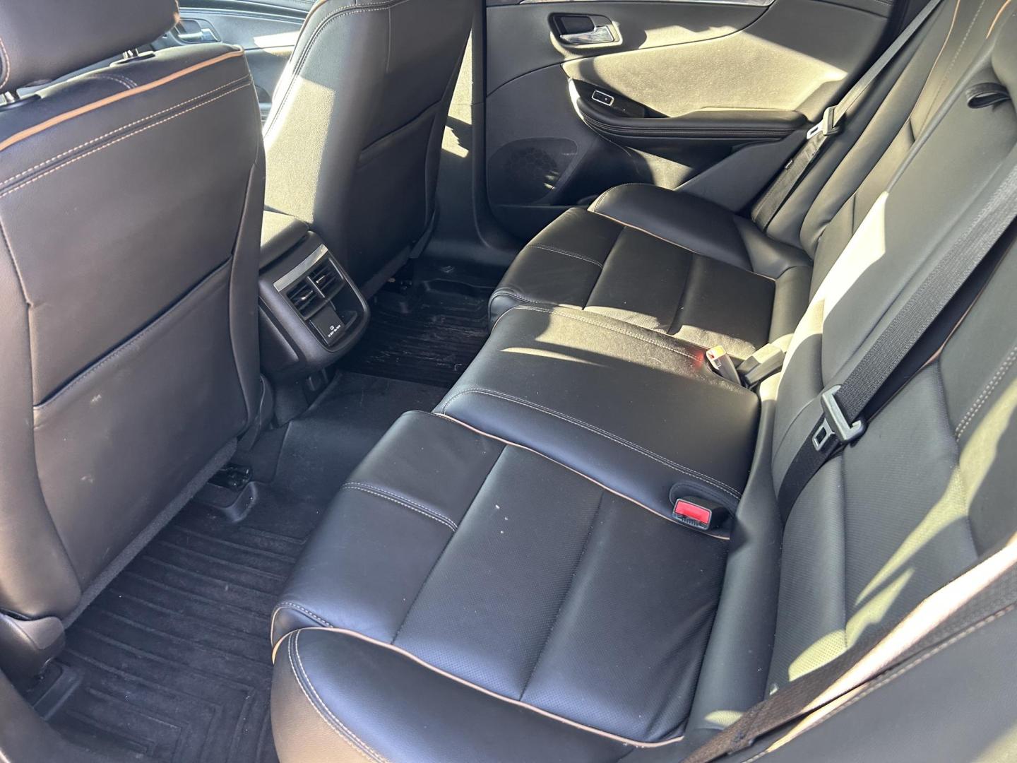 2019 White Chevrolet Impala Premier (2G1105S37K9) with an 3.6L V6 DOHC 24V engine, 6A transmission, located at 1687 Business 35 S, New Braunfels, TX, 78130, (830) 625-7159, 29.655487, -98.051491 - Photo#8