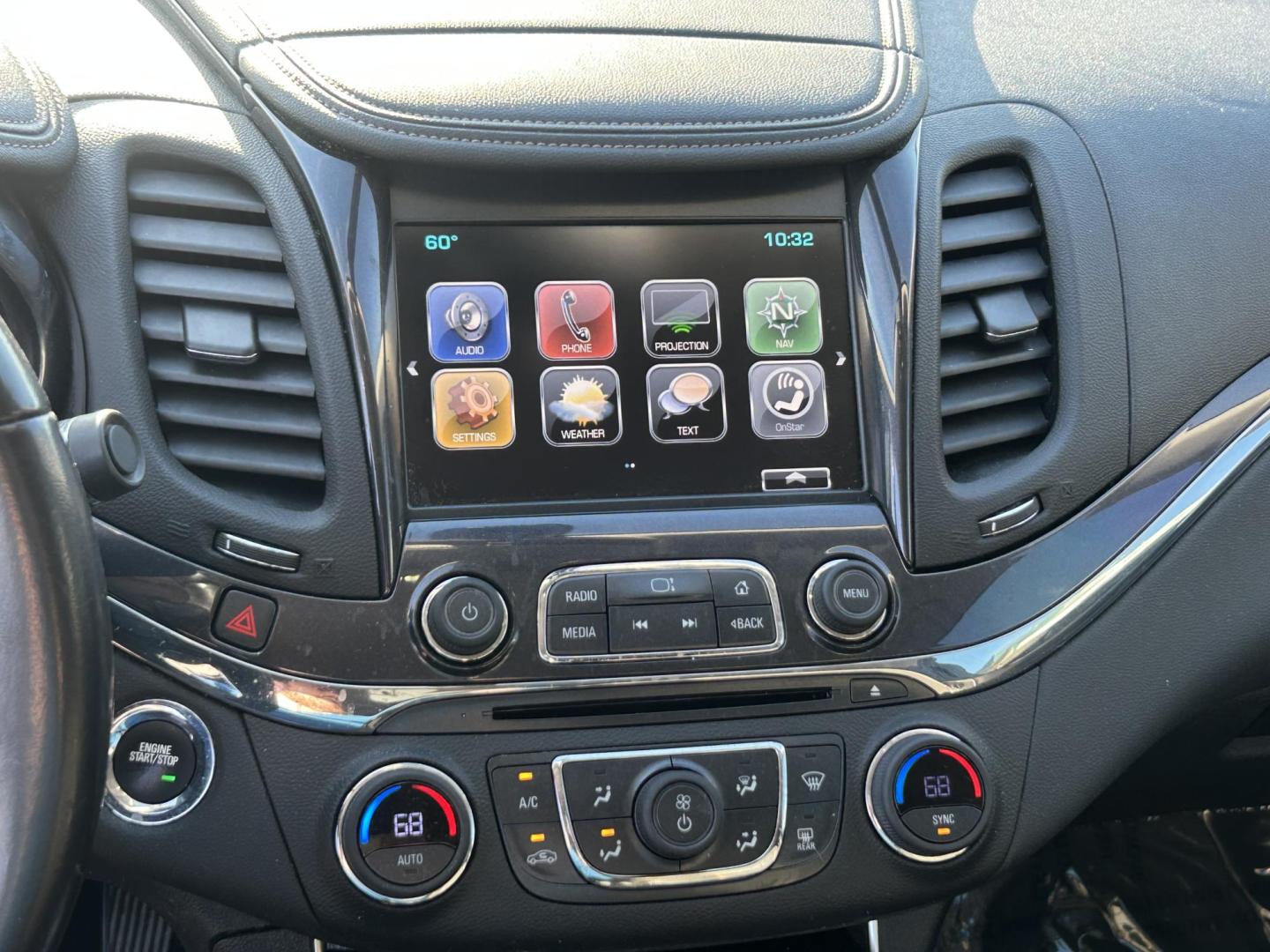 2019 White Chevrolet Impala Premier (2G1105S37K9) with an 3.6L V6 DOHC 24V engine, 6A transmission, located at 1687 Business 35 S, New Braunfels, TX, 78130, (830) 625-7159, 29.655487, -98.051491 - Photo#13