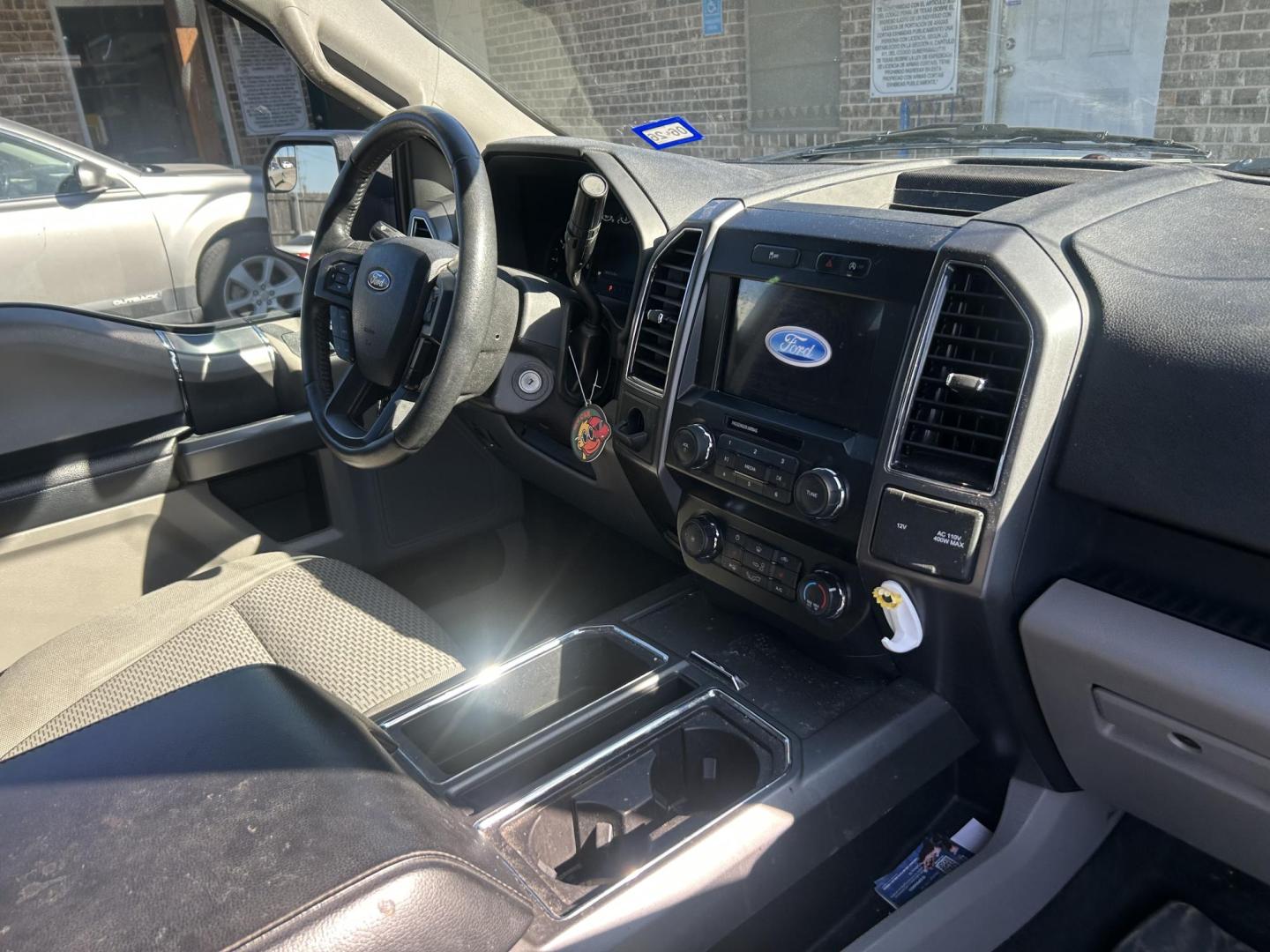 2020 White Ford F-150 XLT SuperCrew 5.5-ft. 2WD (1FTEW1CP6LK) with an 2.7L V6 DOHC 24V engine, 6A transmission, located at 1687 Business 35 S, New Braunfels, TX, 78130, (830) 625-7159, 29.655487, -98.051491 - Photo#3