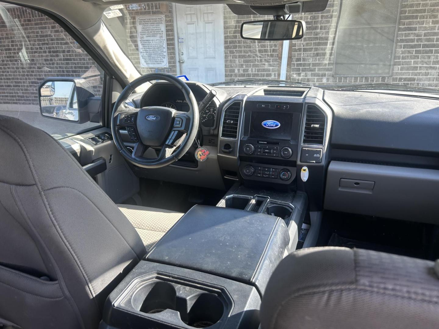 2020 White Ford F-150 XLT SuperCrew 5.5-ft. 2WD (1FTEW1CP6LK) with an 2.7L V6 DOHC 24V engine, 6A transmission, located at 1687 Business 35 S, New Braunfels, TX, 78130, (830) 625-7159, 29.655487, -98.051491 - Photo#5