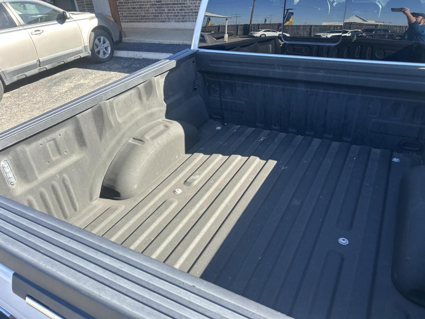 2020 White Ford F-150 XLT SuperCrew 5.5-ft. 2WD (1FTEW1CP6LK) with an 2.7L V6 DOHC 24V engine, 6A transmission, located at 1687 Business 35 S, New Braunfels, TX, 78130, (830) 625-7159, 29.655487, -98.051491 - Photo#7