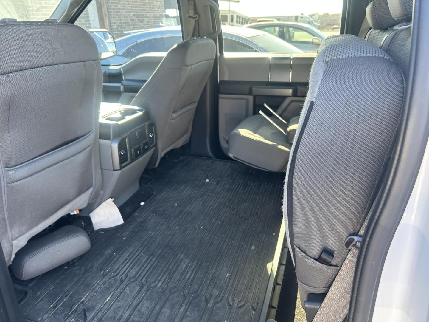 2020 White Ford F-150 XLT SuperCrew 5.5-ft. 2WD (1FTEW1CP6LK) with an 2.7L V6 DOHC 24V engine, 6A transmission, located at 1687 Business 35 S, New Braunfels, TX, 78130, (830) 625-7159, 29.655487, -98.051491 - Photo#9