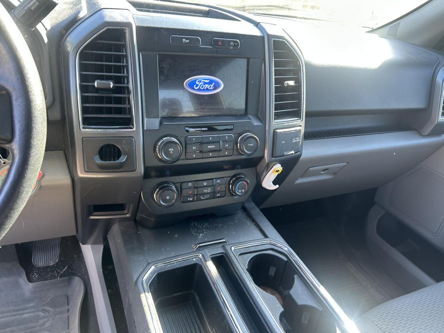 2020 White Ford F-150 XLT SuperCrew 5.5-ft. 2WD (1FTEW1CP6LK) with an 2.7L V6 DOHC 24V engine, 6A transmission, located at 1687 Business 35 S, New Braunfels, TX, 78130, (830) 625-7159, 29.655487, -98.051491 - Photo#13