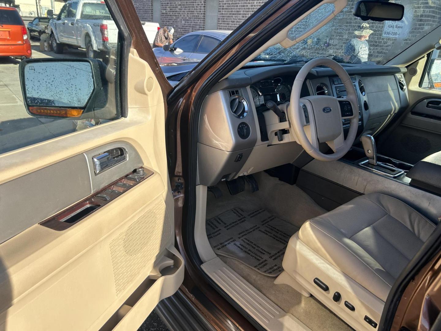 2011 Brown Ford Expedition XLT 2WD (1FMJU1H56BE) with an 5.4L V8 SOHC 16V FFV engine, 6-Speed Automatic transmission, located at 1687 Business 35 S, New Braunfels, TX, 78130, (830) 625-7159, 29.655487, -98.051491 - Photo#8