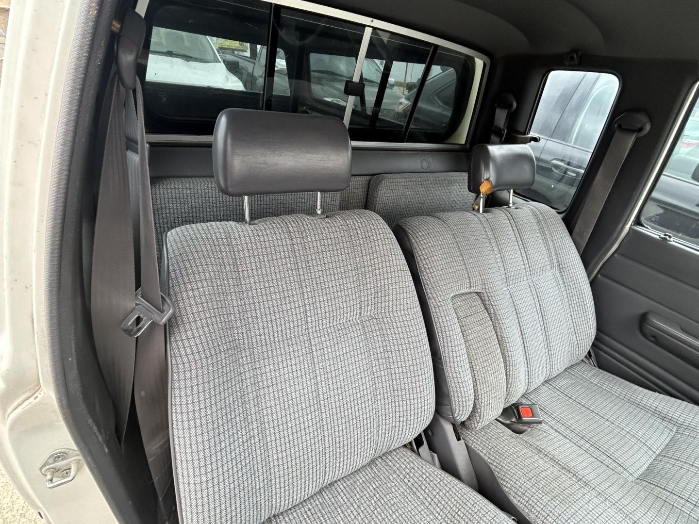 1990 White Toyota Pickup DLX Xtracab 2WD (JT4RN93P4L5) with an 2.4L L4 SOHC 8V engine, 4-Speed Automatic Overdrive transmission, located at 1687 Business 35 S, New Braunfels, TX, 78130, (830) 625-7159, 29.655487, -98.051491 - Photo#4