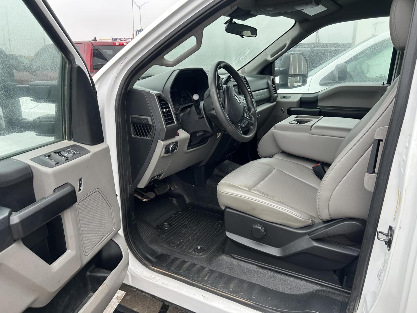 2021 White Ford F-250 SD XL SuperCab Long Bed 4WD (1FT7X2B67ME) with an 6.2L V8 OHV 16V engine, 6A transmission, located at 1687 Business 35 S, New Braunfels, TX, 78130, (830) 625-7159, 29.655487, -98.051491 - Photo#4