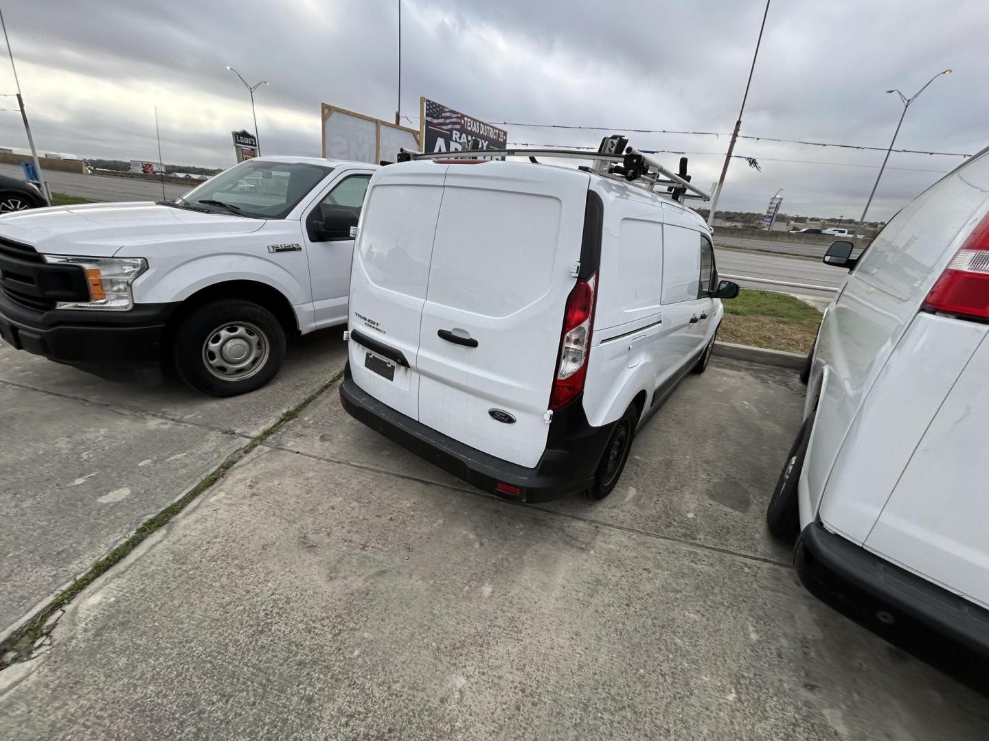 2020 White Ford Transit Connect Cargo Van XL LWB w/Rear 180 Degree Door (NM0LS7E26L1) with an 2.5L L4 DOHC 16V engine, 6A transmission, located at 1687 Business 35 S, New Braunfels, TX, 78130, (830) 625-7159, 29.655487, -98.051491 - Photo#2
