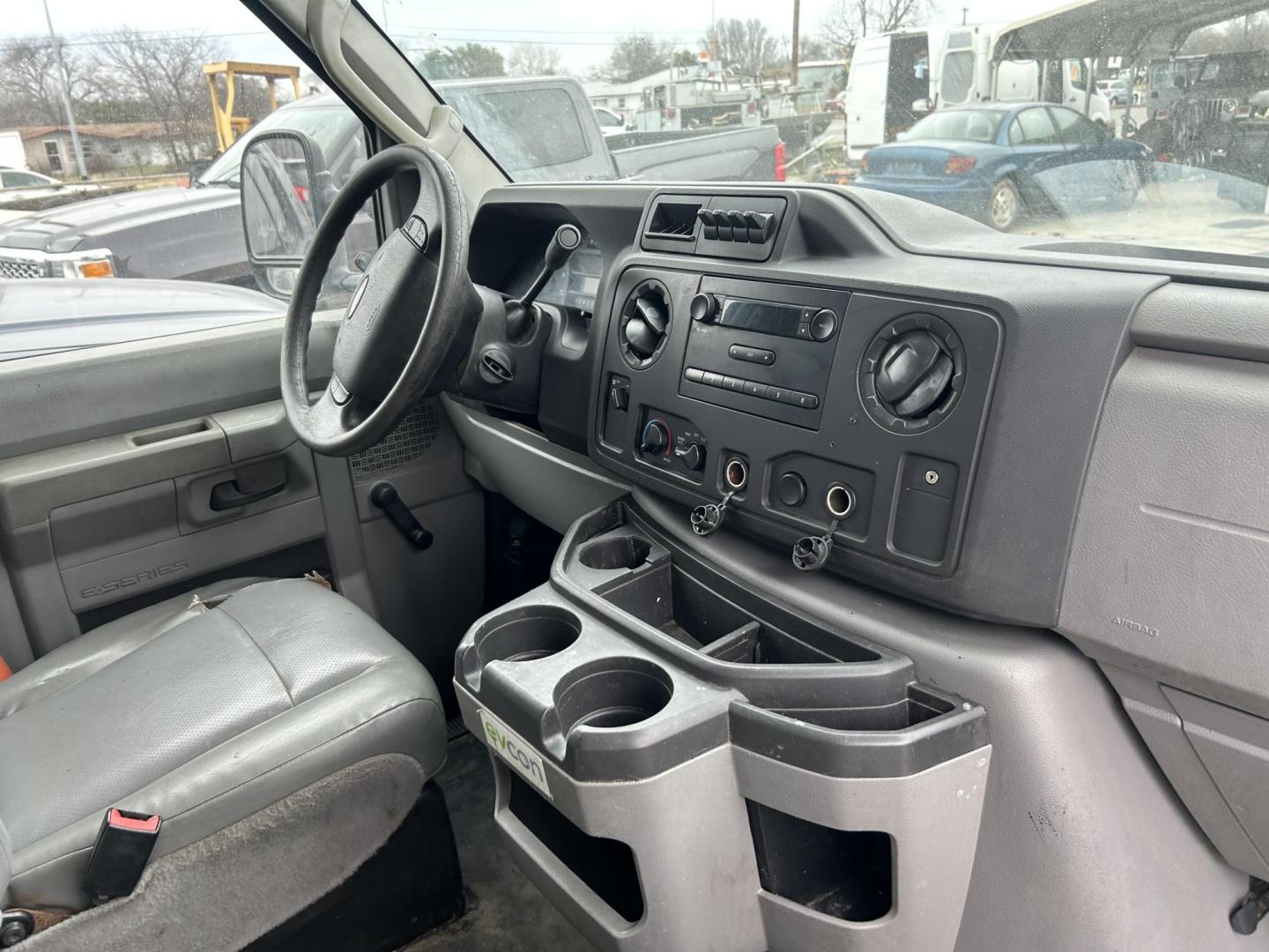 2016 White Ford E-Series Van E-350 Super Duty (1FDWE3FS1GD) with an 6.8L V10 SOHC 20V engine, located at 1687 Business 35 S, New Braunfels, TX, 78130, (830) 625-7159, 29.655487, -98.051491 - Photo#3