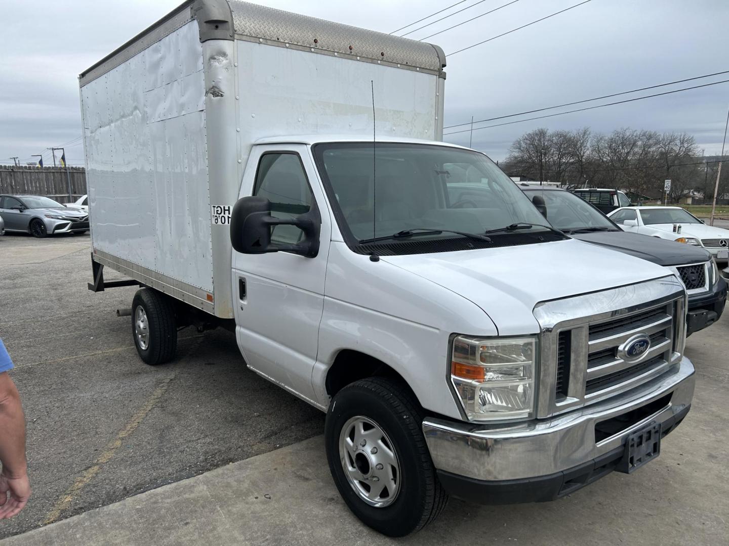 2016 White Ford E-Series Van E-350 Super Duty (1FDWE3FS1GD) with an 6.8L V10 SOHC 20V engine, located at 1687 Business 35 S, New Braunfels, TX, 78130, (830) 625-7159, 29.655487, -98.051491 - Photo#1