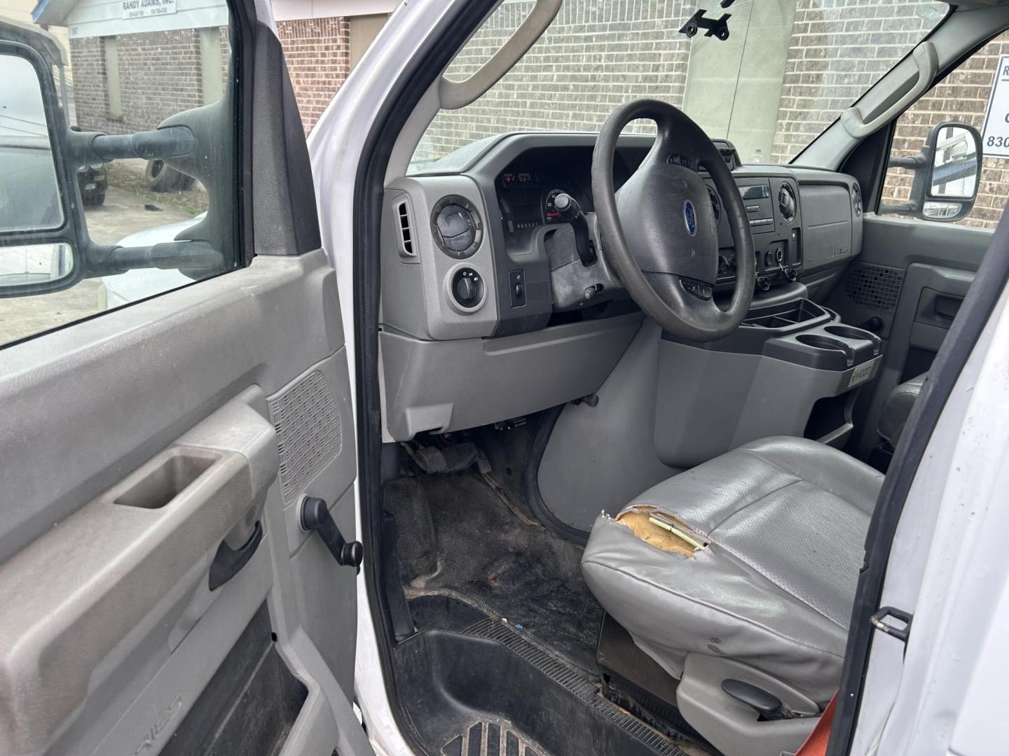 2016 White Ford E-Series Van E-350 Super Duty (1FDWE3FS1GD) with an 6.8L V10 SOHC 20V engine, located at 1687 Business 35 S, New Braunfels, TX, 78130, (830) 625-7159, 29.655487, -98.051491 - Photo#6