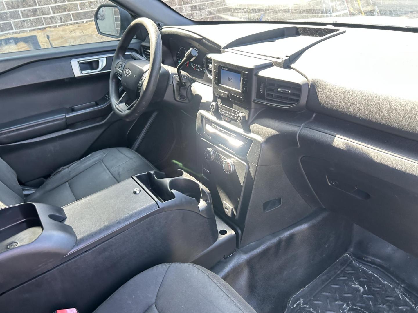 2020 Black Ford Explorer Police 4WD (1FM5K8AB5LG) with an 3.3L V6 DOHC 24V engine, 10A transmission, located at 1687 Business 35 S, New Braunfels, TX, 78130, (830) 625-7159, 29.655487, -98.051491 - Photo#3