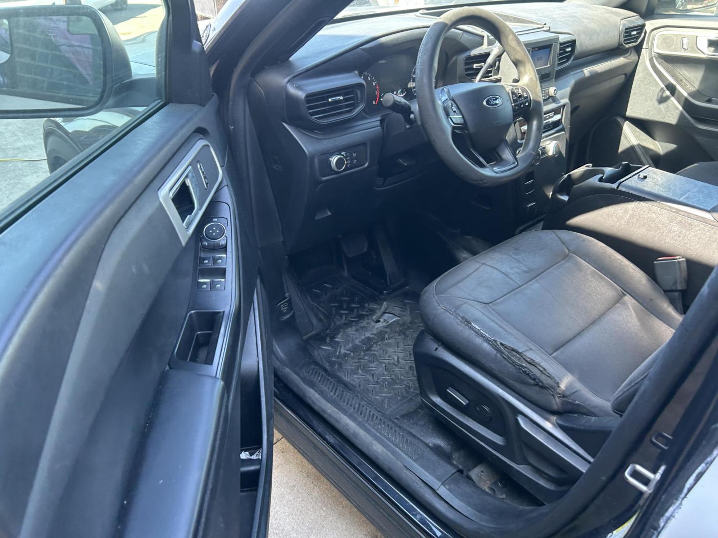 2020 Black Ford Explorer Police 4WD (1FM5K8AB5LG) with an 3.3L V6 DOHC 24V engine, 10A transmission, located at 1687 Business 35 S, New Braunfels, TX, 78130, (830) 625-7159, 29.655487, -98.051491 - Photo#8