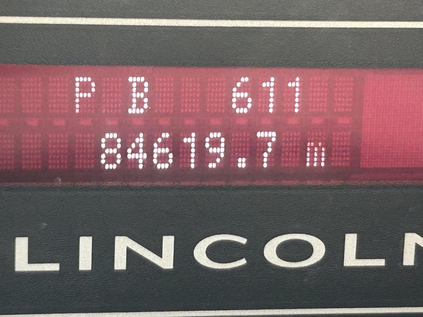 2007 White Lincoln Navigator 2WD Luxury (5LMFU27537L) with an 5.4L V8 SOHC 24V engine, 6-Speed Automatic Overdrive transmission, located at 1687 Business 35 S, New Braunfels, TX, 78130, (830) 625-7159, 29.655487, -98.051491 - Photo#11