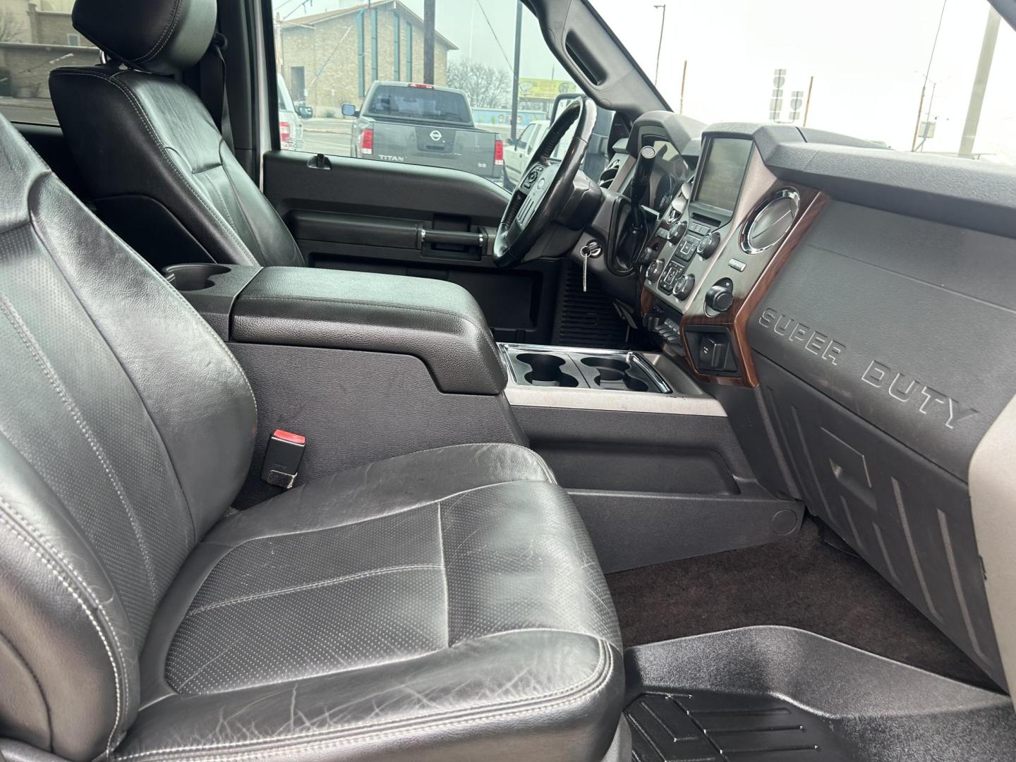 2014 Silver Ford F-250 SD LariatCrew Cab 4WD (1FT7W2BT5EE) with an 6.7L V8 OHV 16V DIESEL engine, 6-Speed Automatic transmission, located at 1687 Business 35 S, New Braunfels, TX, 78130, (830) 625-7159, 29.655487, -98.051491 - Photo#2