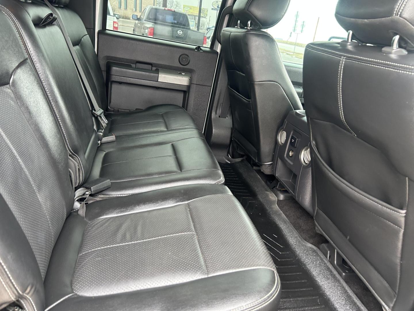 2014 Silver Ford F-250 SD LariatCrew Cab 4WD (1FT7W2BT5EE) with an 6.7L V8 OHV 16V DIESEL engine, 6-Speed Automatic transmission, located at 1687 Business 35 S, New Braunfels, TX, 78130, (830) 625-7159, 29.655487, -98.051491 - Photo#4
