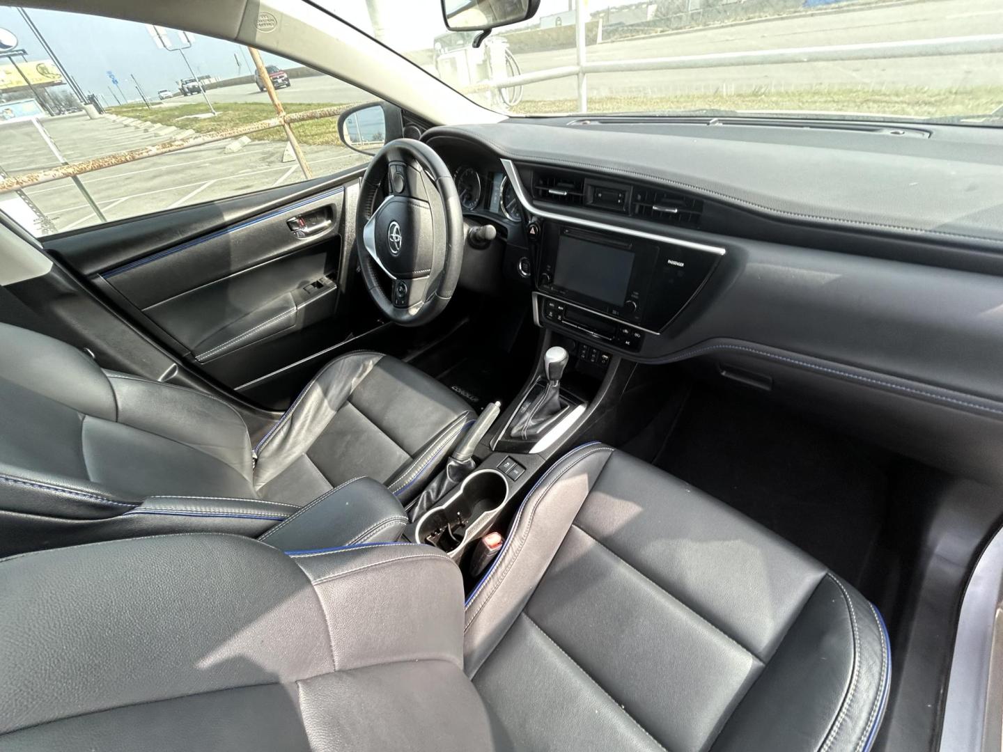 2017 Silver Toyota Corolla SE CVT (5YFBURHE1HP) with an 1.8L L4 DOHC 16V engine, CVT transmission, located at 1687 Business 35 S, New Braunfels, TX, 78130, (830) 625-7159, 29.655487, -98.051491 - Photo#3