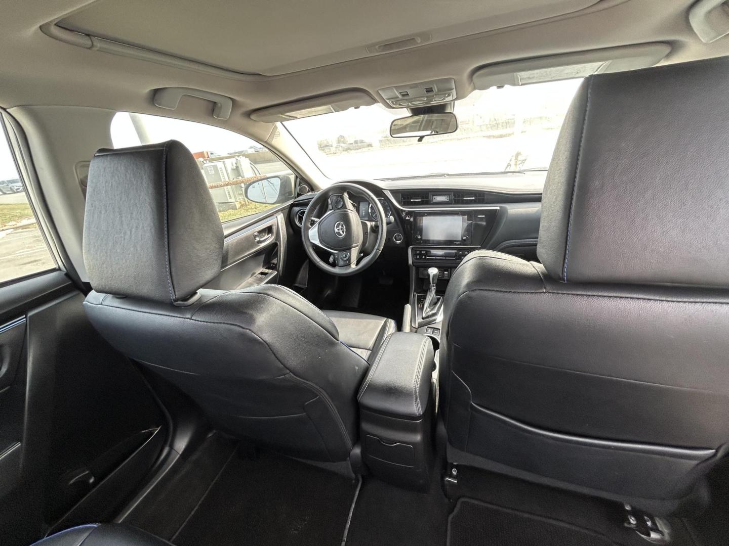 2017 Silver Toyota Corolla SE CVT (5YFBURHE1HP) with an 1.8L L4 DOHC 16V engine, CVT transmission, located at 1687 Business 35 S, New Braunfels, TX, 78130, (830) 625-7159, 29.655487, -98.051491 - Photo#5