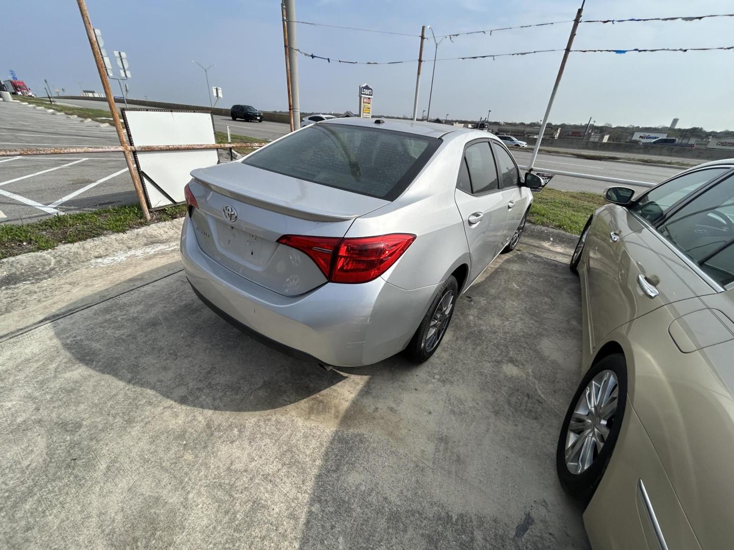 2017 Silver Toyota Corolla SE CVT (5YFBURHE1HP) with an 1.8L L4 DOHC 16V engine, CVT transmission, located at 1687 Business 35 S, New Braunfels, TX, 78130, (830) 625-7159, 29.655487, -98.051491 - Photo#6