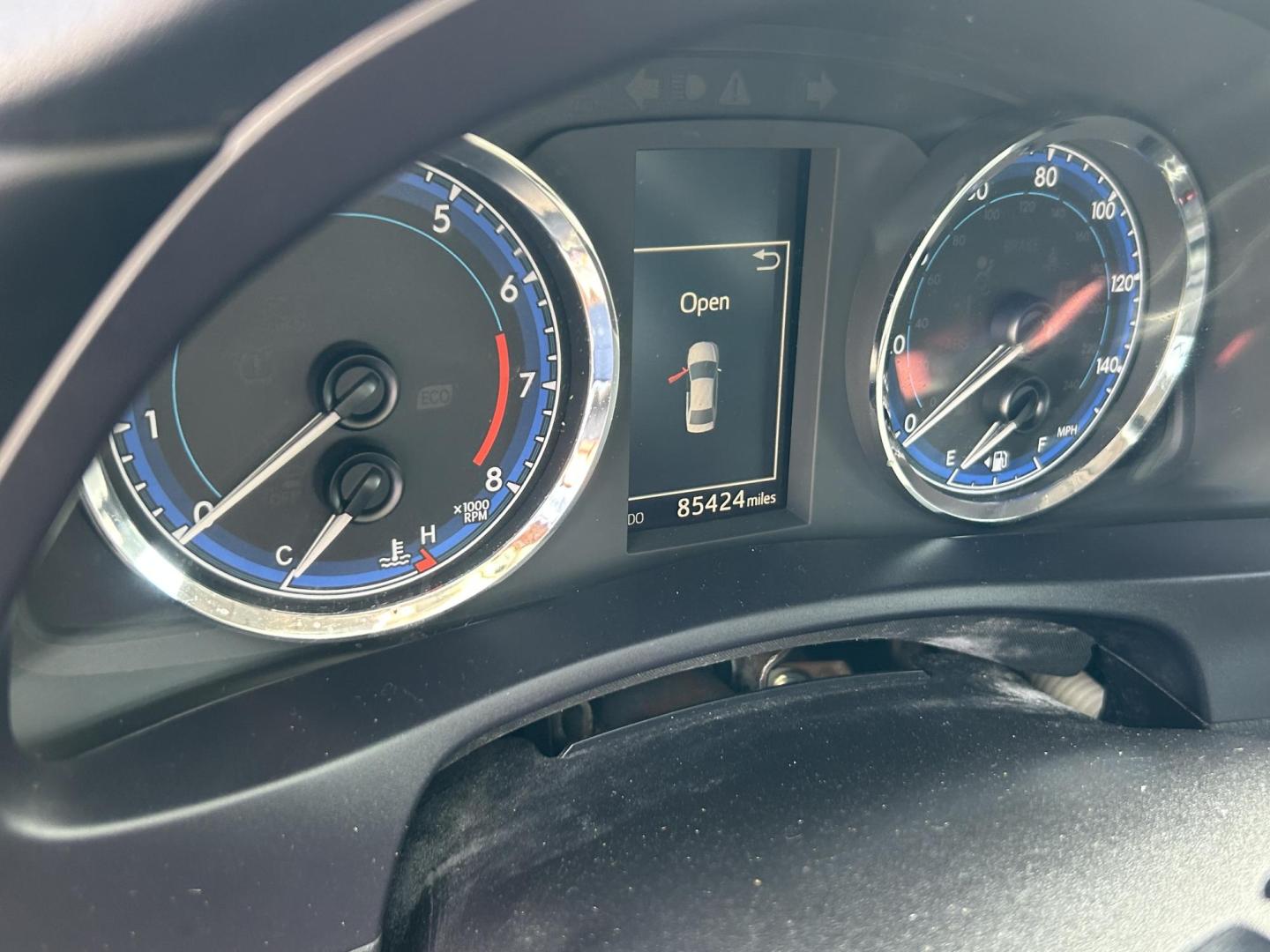 2017 Silver Toyota Corolla SE CVT (5YFBURHE1HP) with an 1.8L L4 DOHC 16V engine, CVT transmission, located at 1687 Business 35 S, New Braunfels, TX, 78130, (830) 625-7159, 29.655487, -98.051491 - Photo#11