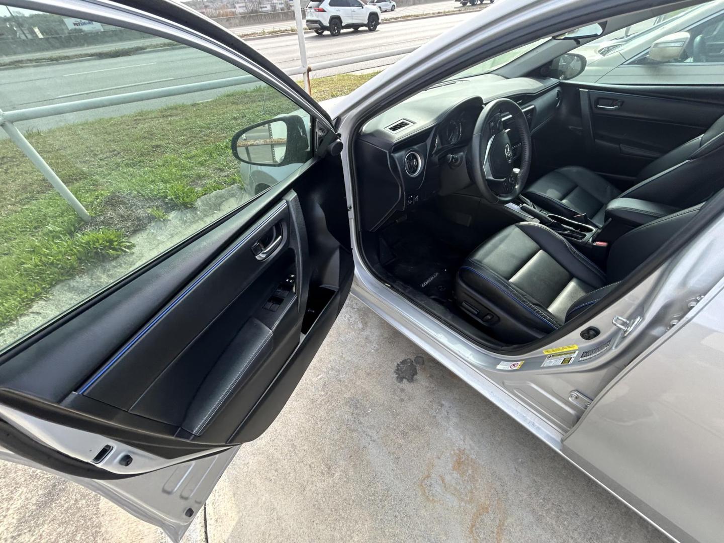 2017 Silver Toyota Corolla SE CVT (5YFBURHE1HP) with an 1.8L L4 DOHC 16V engine, CVT transmission, located at 1687 Business 35 S, New Braunfels, TX, 78130, (830) 625-7159, 29.655487, -98.051491 - Photo#9