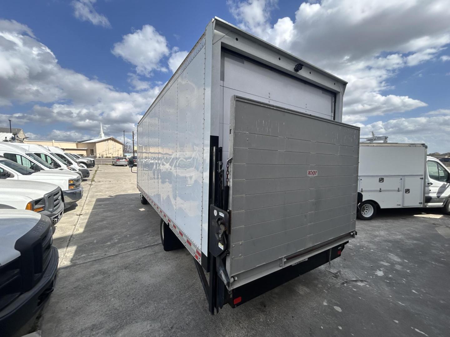 2019 White Isuzu NPR - (54DB4W1B9KS) , located at 1687 Business 35 S, New Braunfels, TX, 78130, (830) 625-7159, 29.655487, -98.051491 - Photo#5