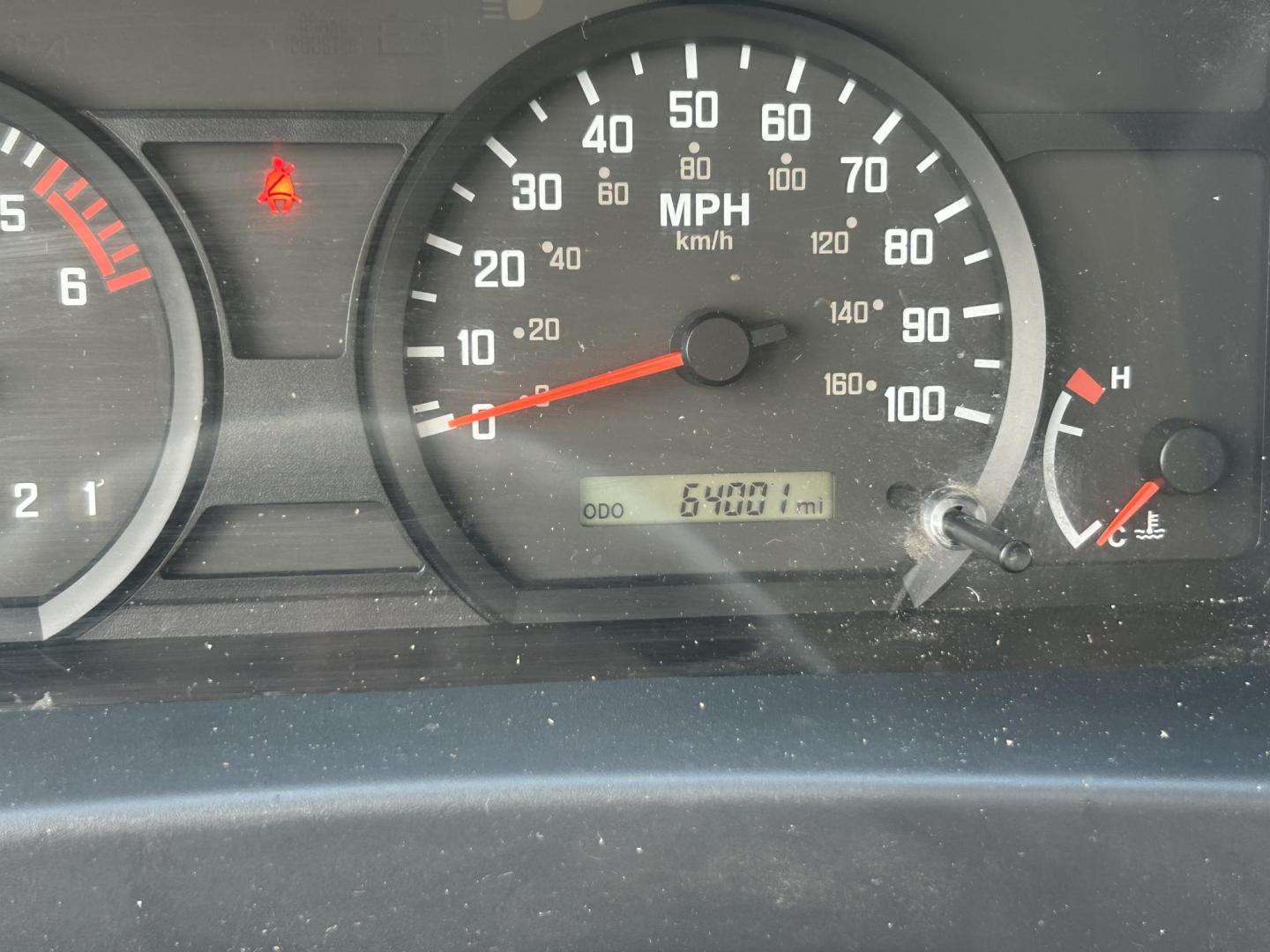 2019 White Isuzu NPR - (54DB4W1B9KS) , located at 1687 Business 35 S, New Braunfels, TX, 78130, (830) 625-7159, 29.655487, -98.051491 - Photo#8