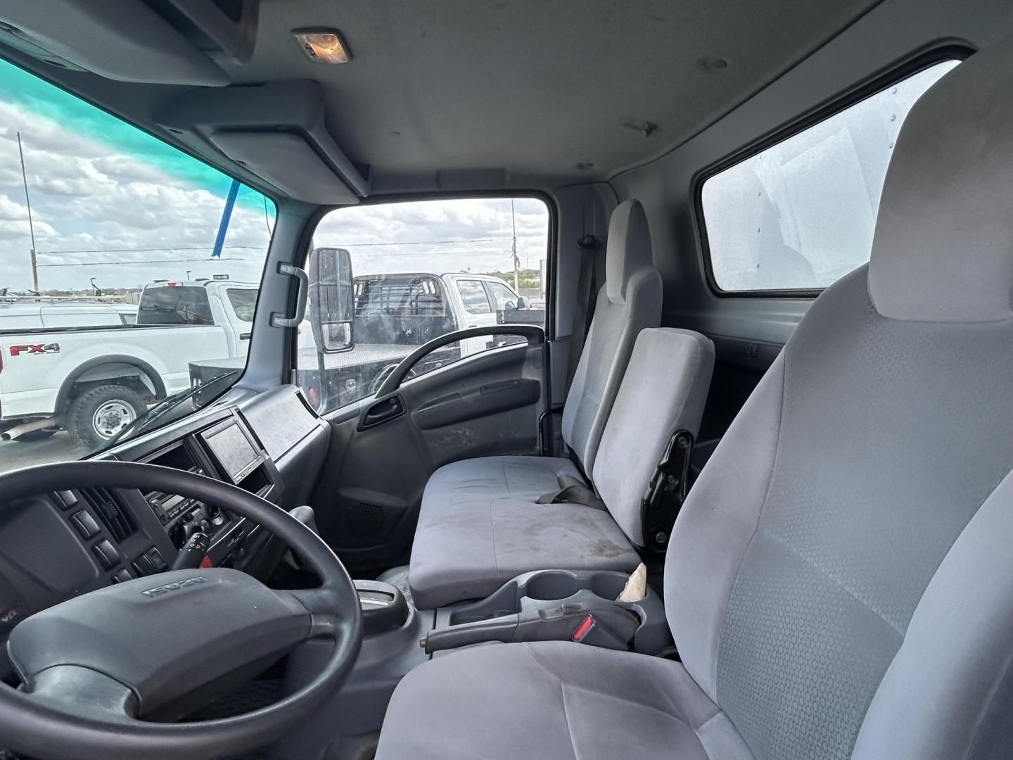 2019 White Isuzu NPR - (54DB4W1B9KS) , located at 1687 Business 35 S, New Braunfels, TX, 78130, (830) 625-7159, 29.655487, -98.051491 - Photo#7
