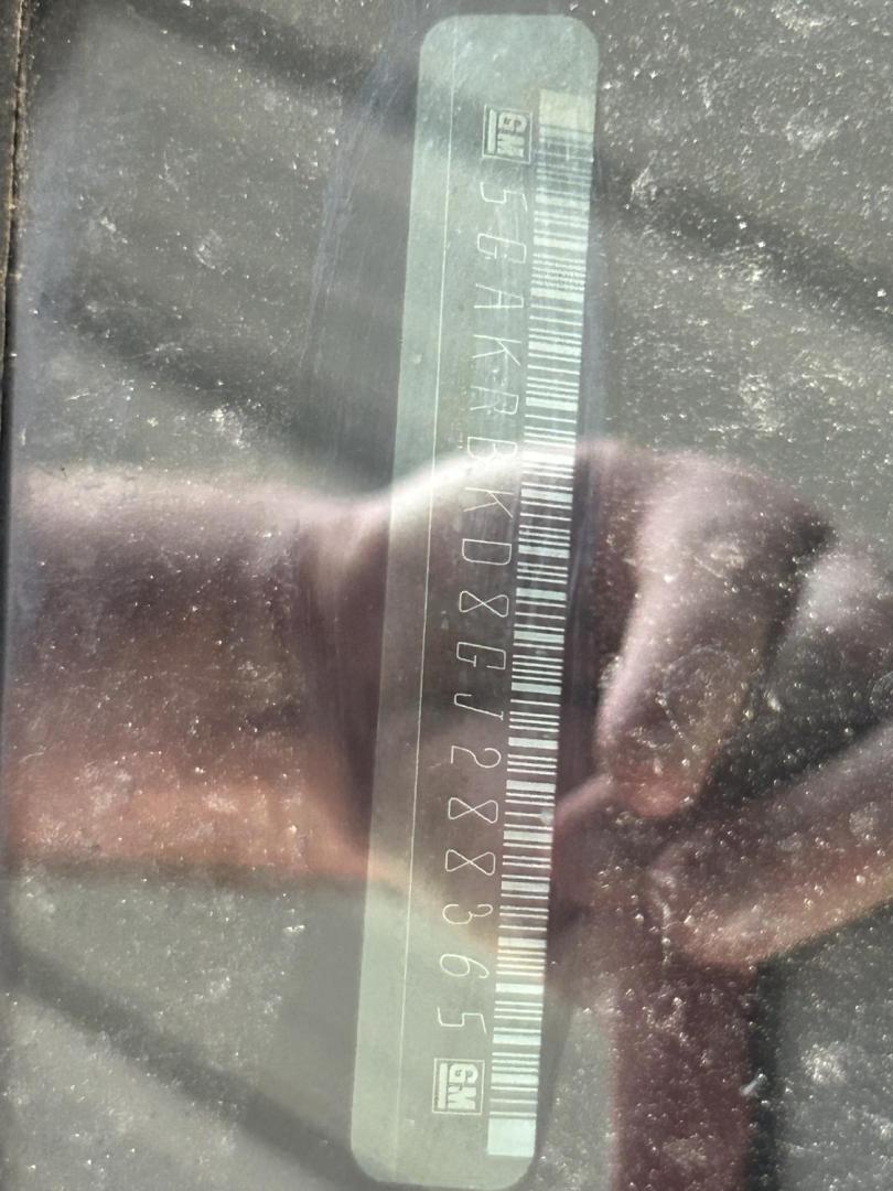 2016 White Buick Enclave Leather FWD (5GAKRBKD8GJ) with an 3.6L V6 DOHC 24V engine, 6-Speed Automatic Overdrive transmission, located at 1687 Business 35 S, New Braunfels, TX, 78130, (830) 625-7159, 29.655487, -98.051491 - Photo#12