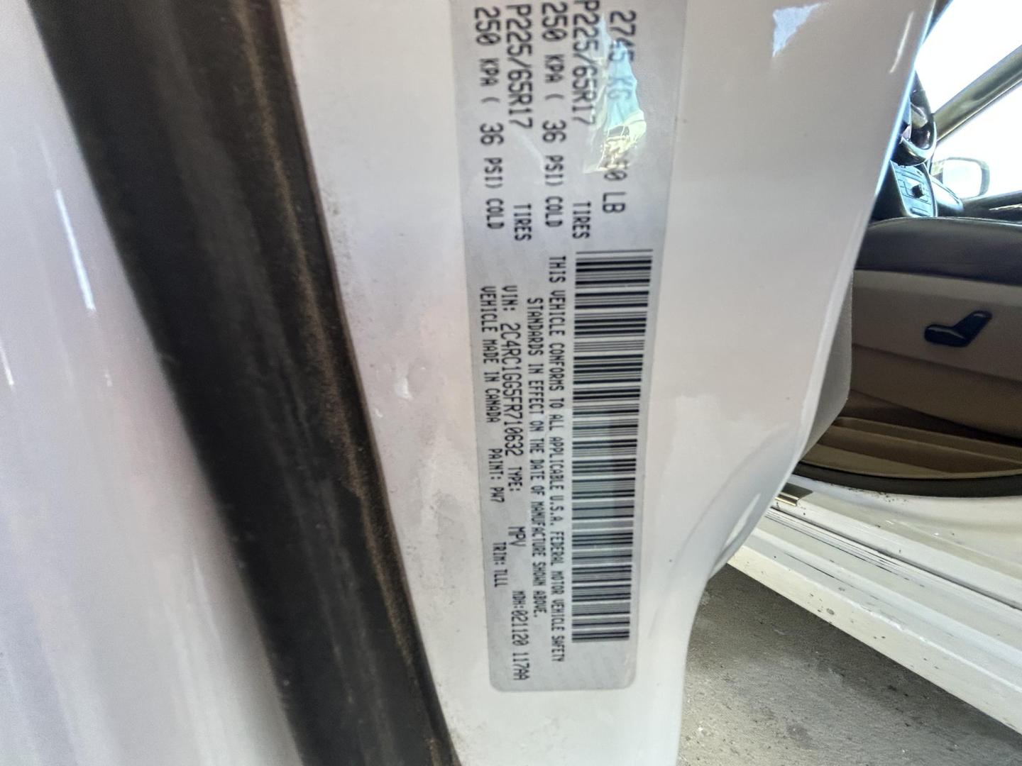 2015 White Chrysler Town & Country Limited (2C4RC1GG5FR) with an 3.6L V6 DOHC 24V engine, 6-Speed Automatic transmission, located at 1687 Business 35 S, New Braunfels, TX, 78130, (830) 625-7159, 29.655487, -98.051491 - Photo#14