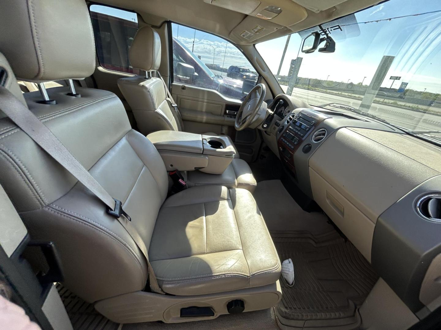 2006 White Ford F-150 FX4 SuperCab (1FTPX14566N) with an 5.4L V6 SOHC 16V engine, 4-Speed Automatic Overdrive transmission, located at 1687 Business 35 S, New Braunfels, TX, 78130, (830) 625-7159, 29.655487, -98.051491 - Photo#2