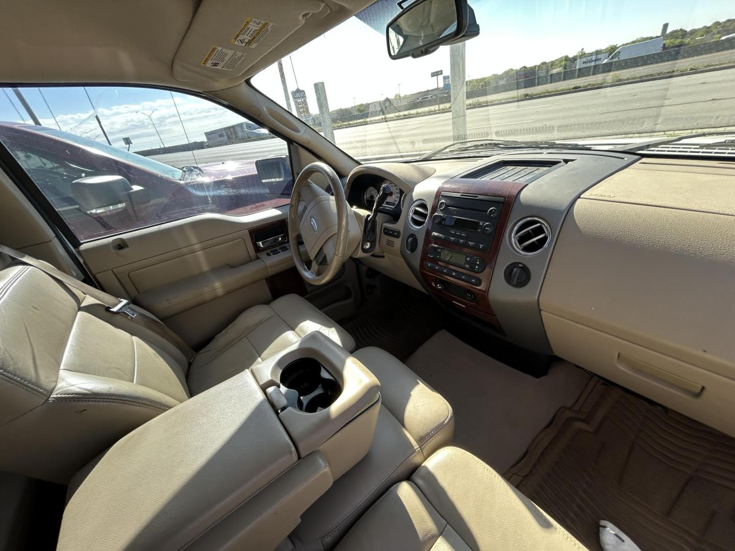 2006 White Ford F-150 FX4 SuperCab (1FTPX14566N) with an 5.4L V6 SOHC 16V engine, 4-Speed Automatic Overdrive transmission, located at 1687 Business 35 S, New Braunfels, TX, 78130, (830) 625-7159, 29.655487, -98.051491 - Photo#3