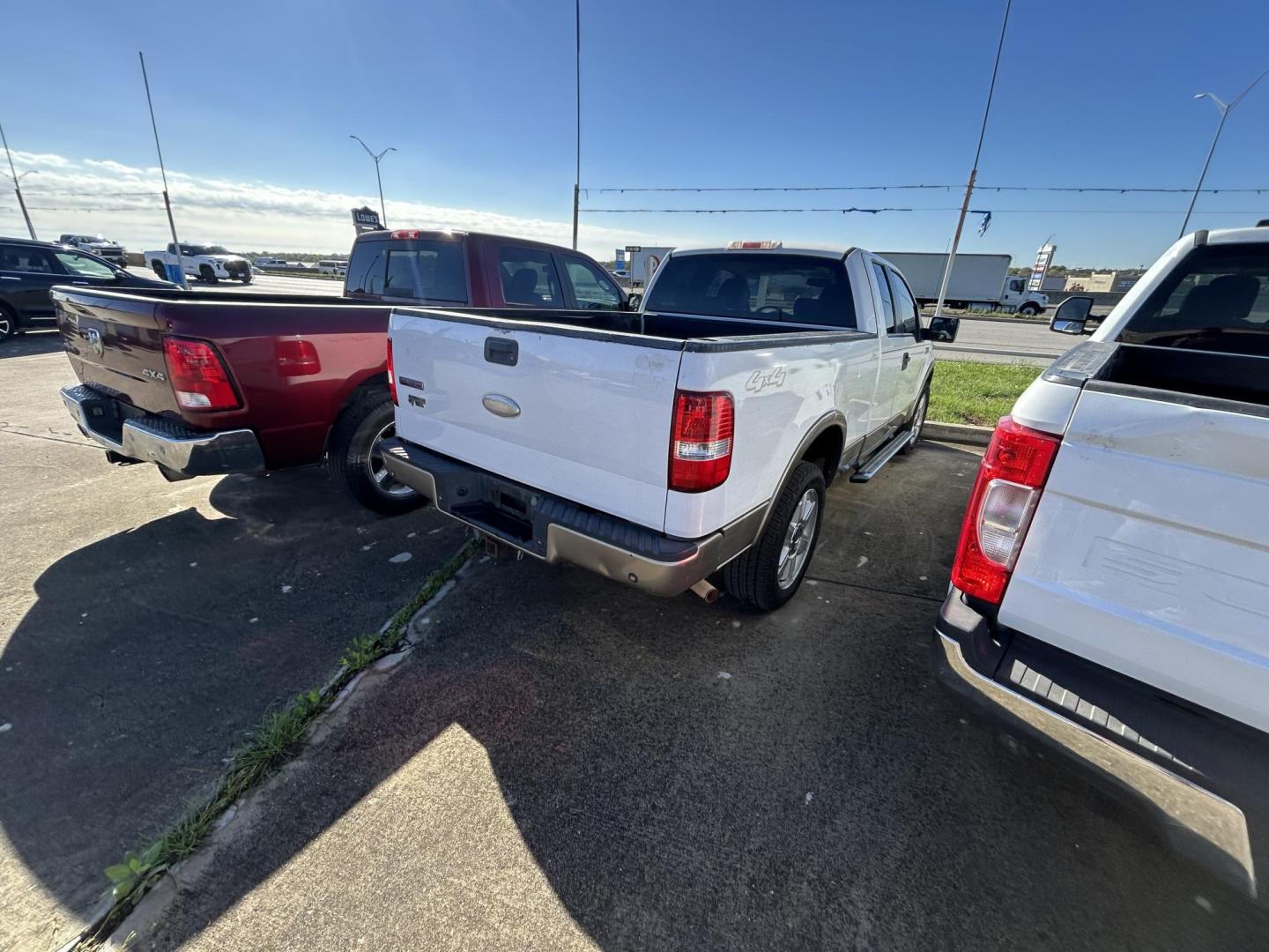 2006 White Ford F-150 FX4 SuperCab (1FTPX14566N) with an 5.4L V6 SOHC 16V engine, 4-Speed Automatic Overdrive transmission, located at 1687 Business 35 S, New Braunfels, TX, 78130, (830) 625-7159, 29.655487, -98.051491 - Photo#5