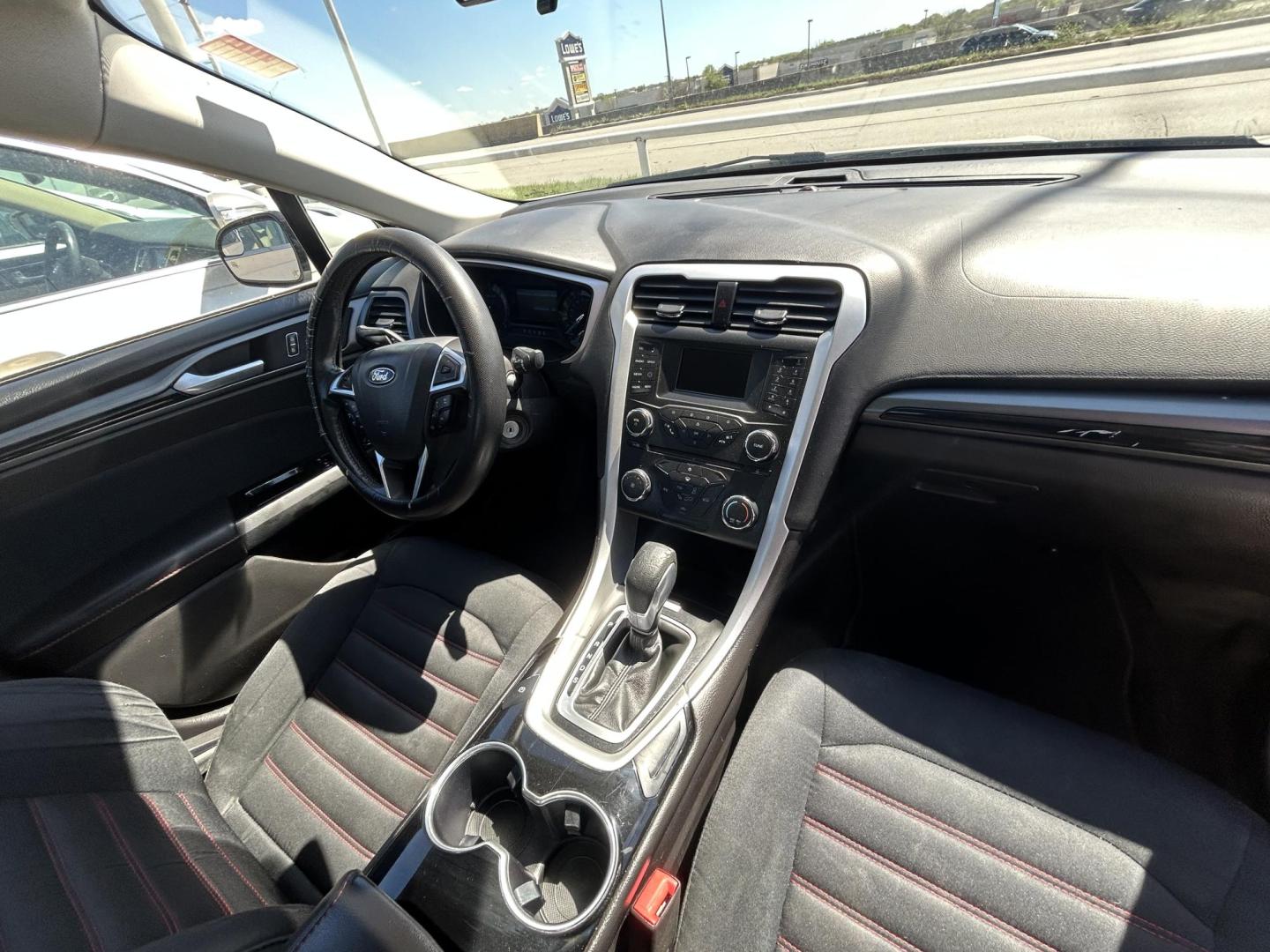 2016 White Ford Fusion SE (3FA6P0HD1GR) with an 1.5L L4 DOHC 16V engine, 6-Speed Automatic transmission, located at 1687 Business 35 S, New Braunfels, TX, 78130, (830) 625-7159, 29.655487, -98.051491 - Photo#3