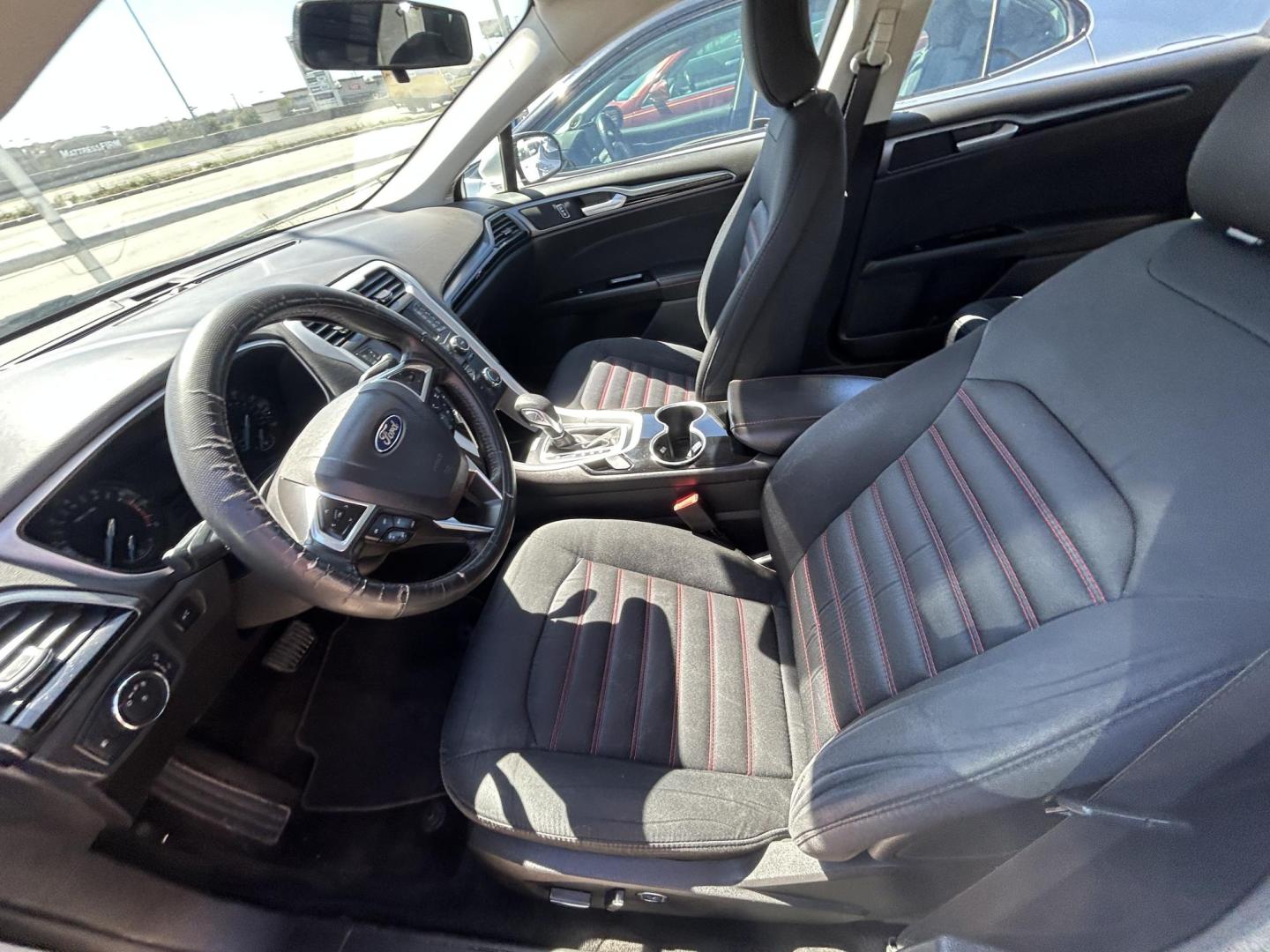 2016 White Ford Fusion SE (3FA6P0HD1GR) with an 1.5L L4 DOHC 16V engine, 6-Speed Automatic transmission, located at 1687 Business 35 S, New Braunfels, TX, 78130, (830) 625-7159, 29.655487, -98.051491 - Photo#7