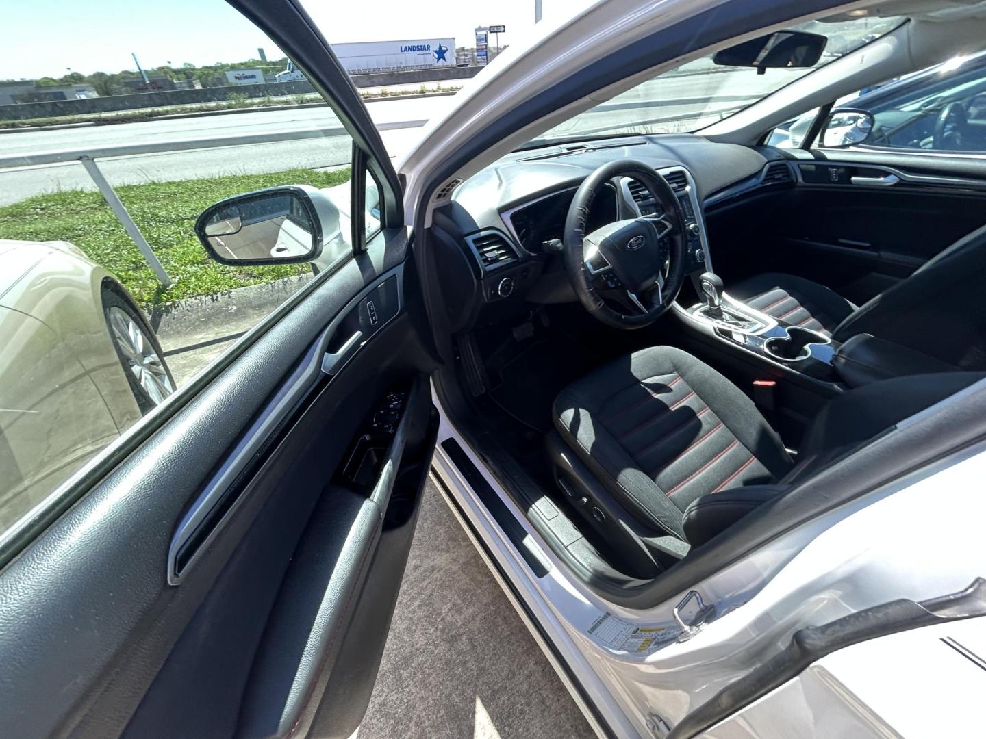 2016 White Ford Fusion SE (3FA6P0HD1GR) with an 1.5L L4 DOHC 16V engine, 6-Speed Automatic transmission, located at 1687 Business 35 S, New Braunfels, TX, 78130, (830) 625-7159, 29.655487, -98.051491 - Photo#6