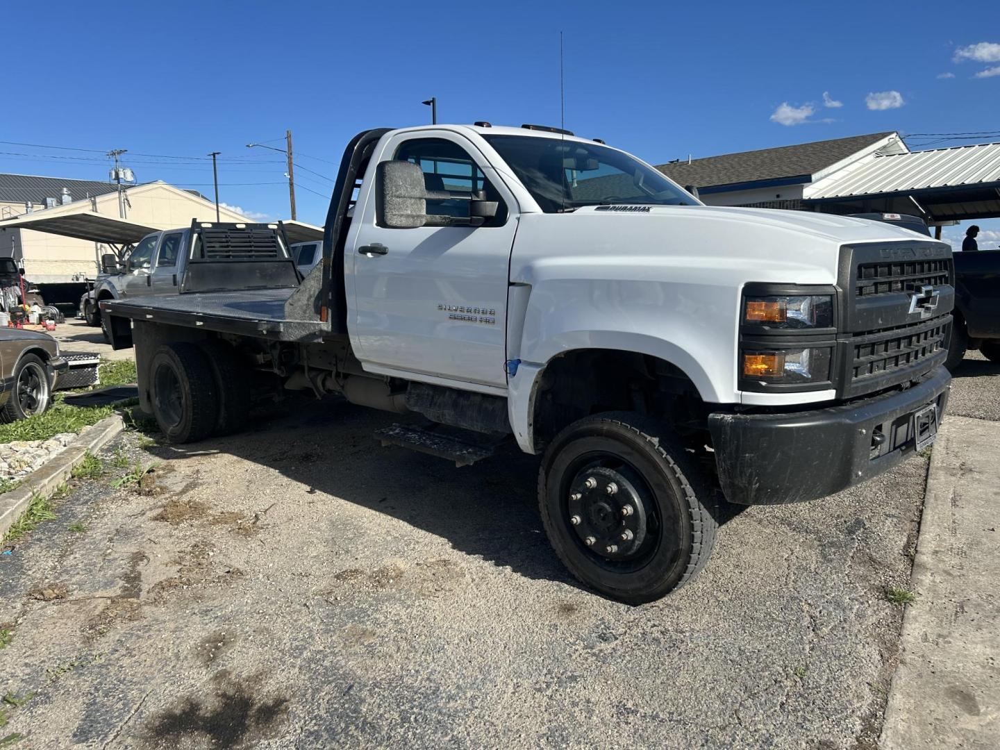 2023 White Chevrolet Silverado Medium Duty - (1HTKJPVKXPH) , located at 1687 Business 35 S, New Braunfels, TX, 78130, (830) 625-7159, 29.655487, -98.051491 - Photo#1