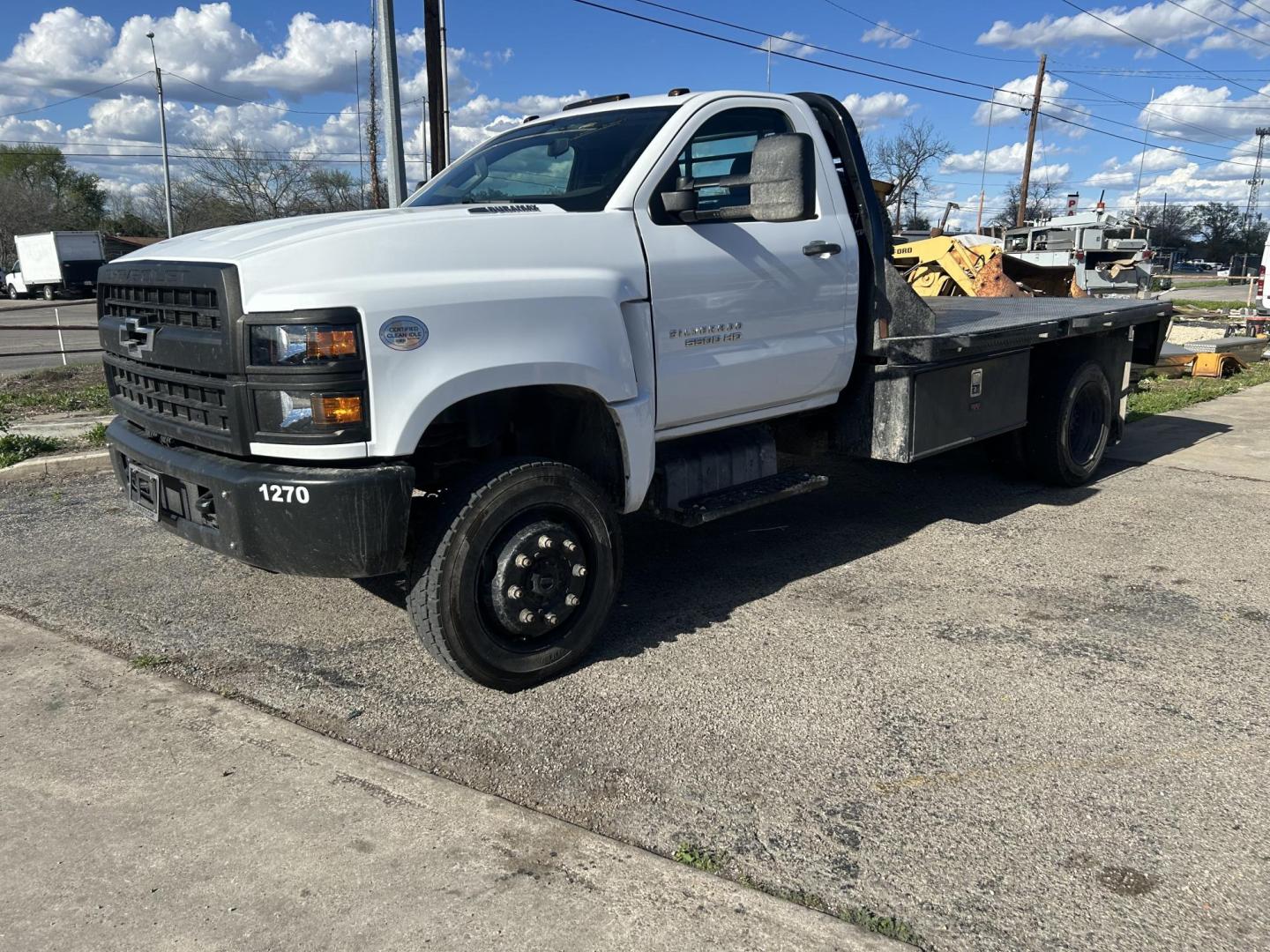 2023 White Chevrolet Silverado Medium Duty - (1HTKJPVKXPH) , located at 1687 Business 35 S, New Braunfels, TX, 78130, (830) 625-7159, 29.655487, -98.051491 - Photo#0