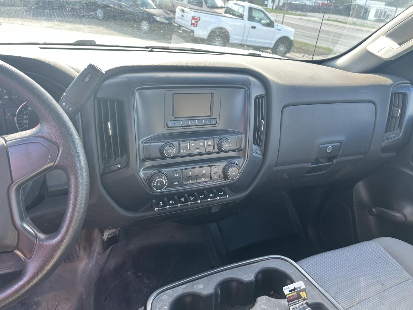 2023 White Chevrolet Silverado Medium Duty - (1HTKJPVKXPH) , located at 1687 Business 35 S, New Braunfels, TX, 78130, (830) 625-7159, 29.655487, -98.051491 - Photo#9