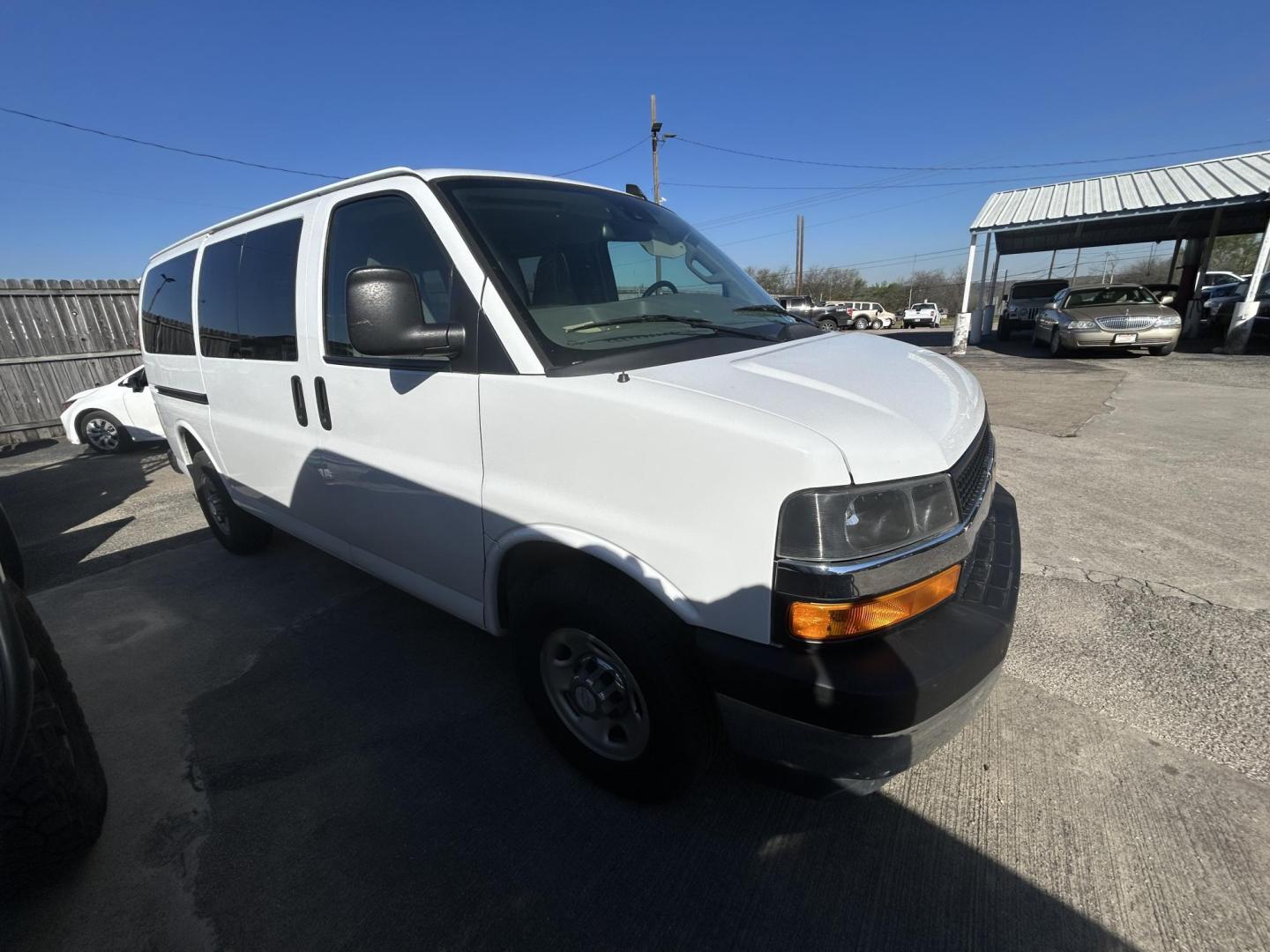2019 White Chevrolet Express LT 3500 (*1GAZGMFP5K) with an 4.3L V6 DOHC 24V engine, 6A transmission, located at 1687 Business 35 S, New Braunfels, TX, 78130, (830) 625-7159, 29.655487, -98.051491 - Photo#2